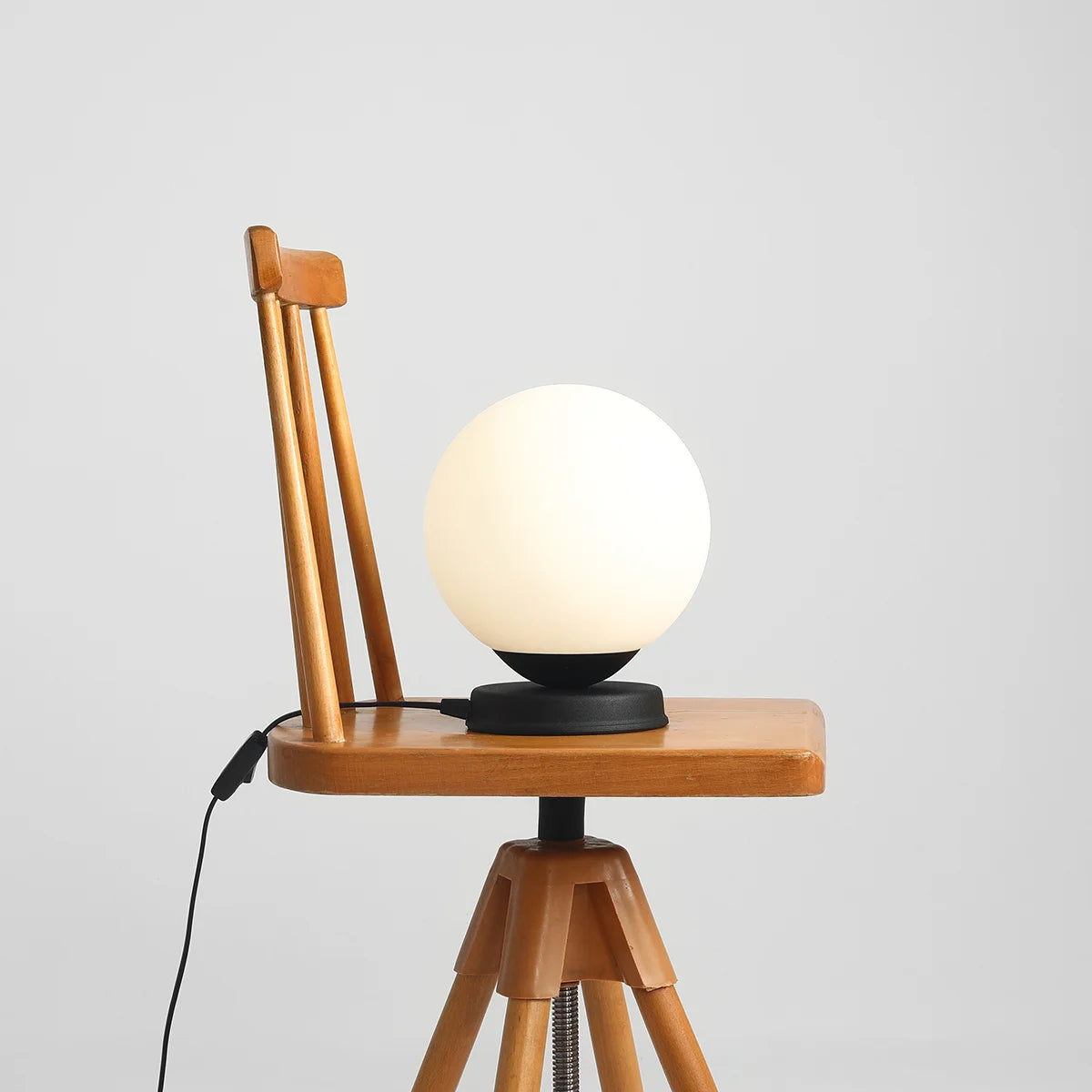 Lampa biurkowa BALL czarny Artera M   Eye on Design