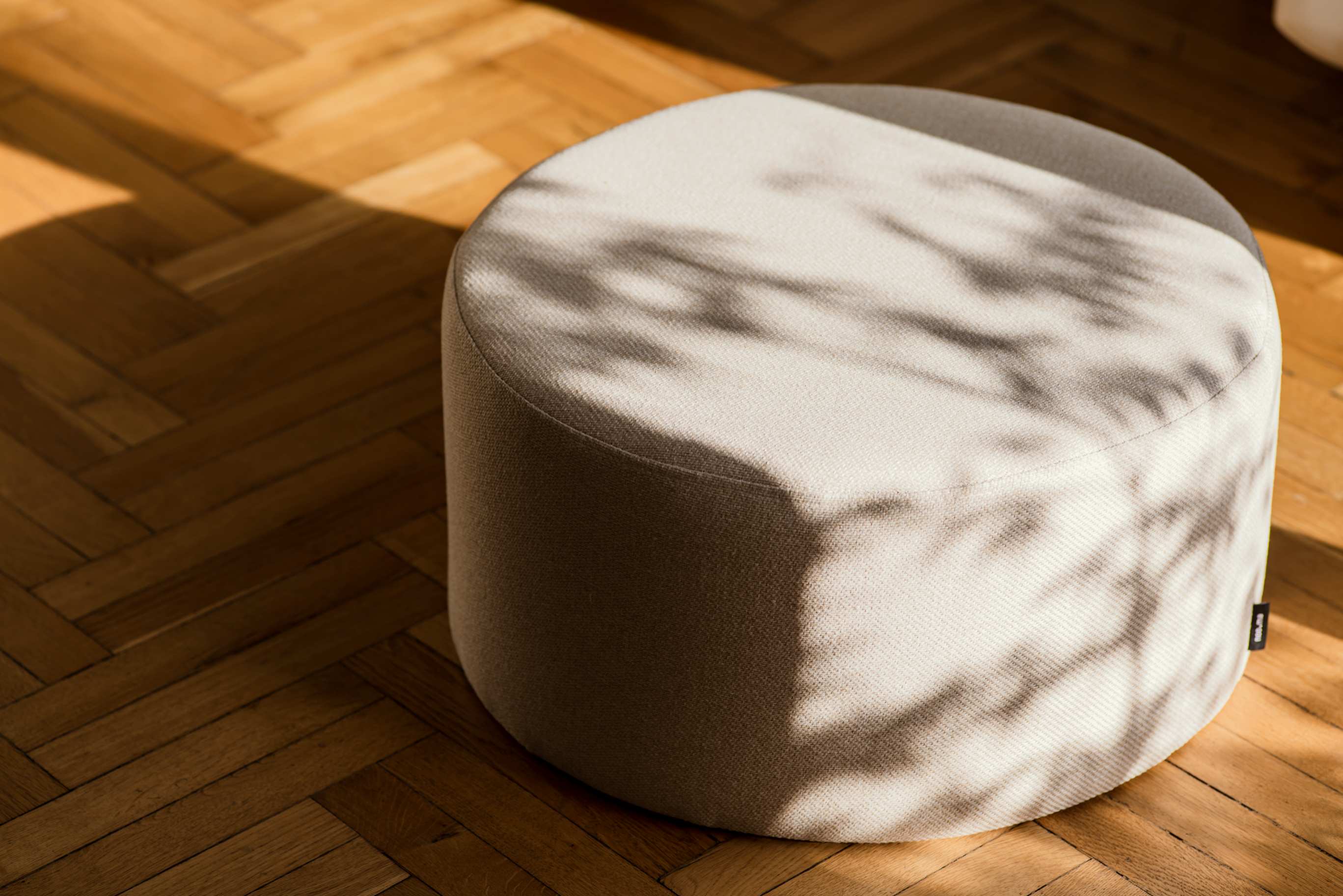 Puf szeroki FOLK czarny okrągły – noo.ma